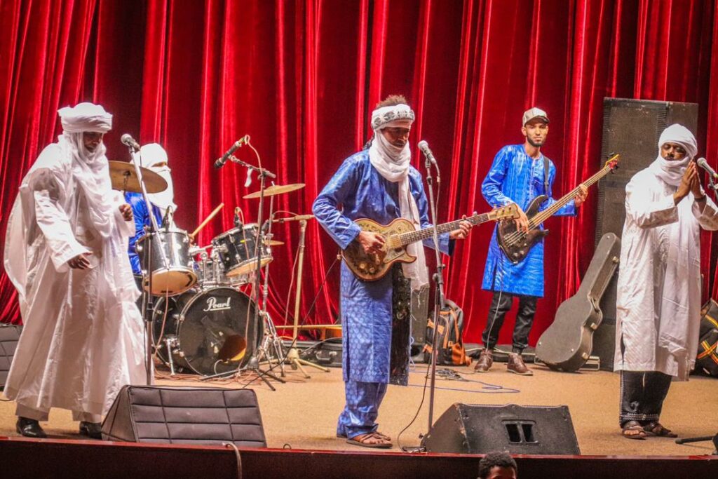 Mali:Musique:Tinariwen au CICB de Bamako. 
