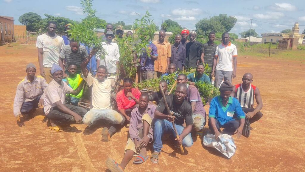 Mali:3ème journée de la campagne de reboisement de L’ARCV : 275 arbres plantés à Bougouni.